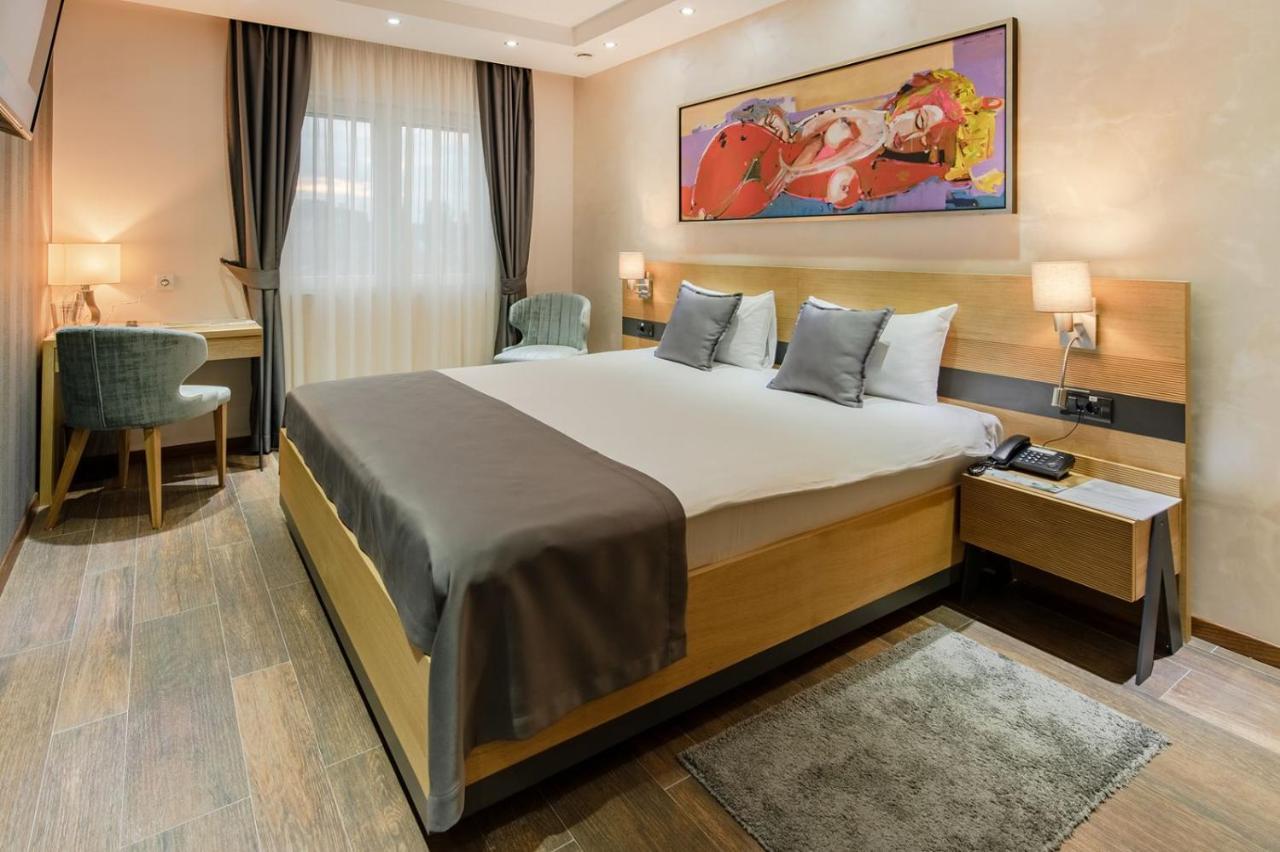 Rubicon Garni Hotel Kragujevac Buitenkant foto
