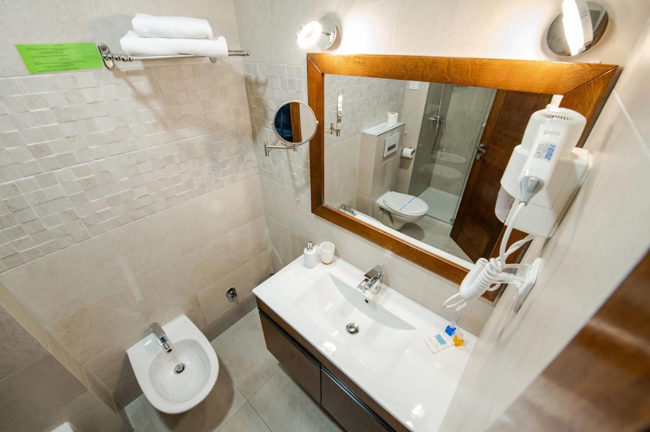 Rubicon Garni Hotel Kragujevac Buitenkant foto