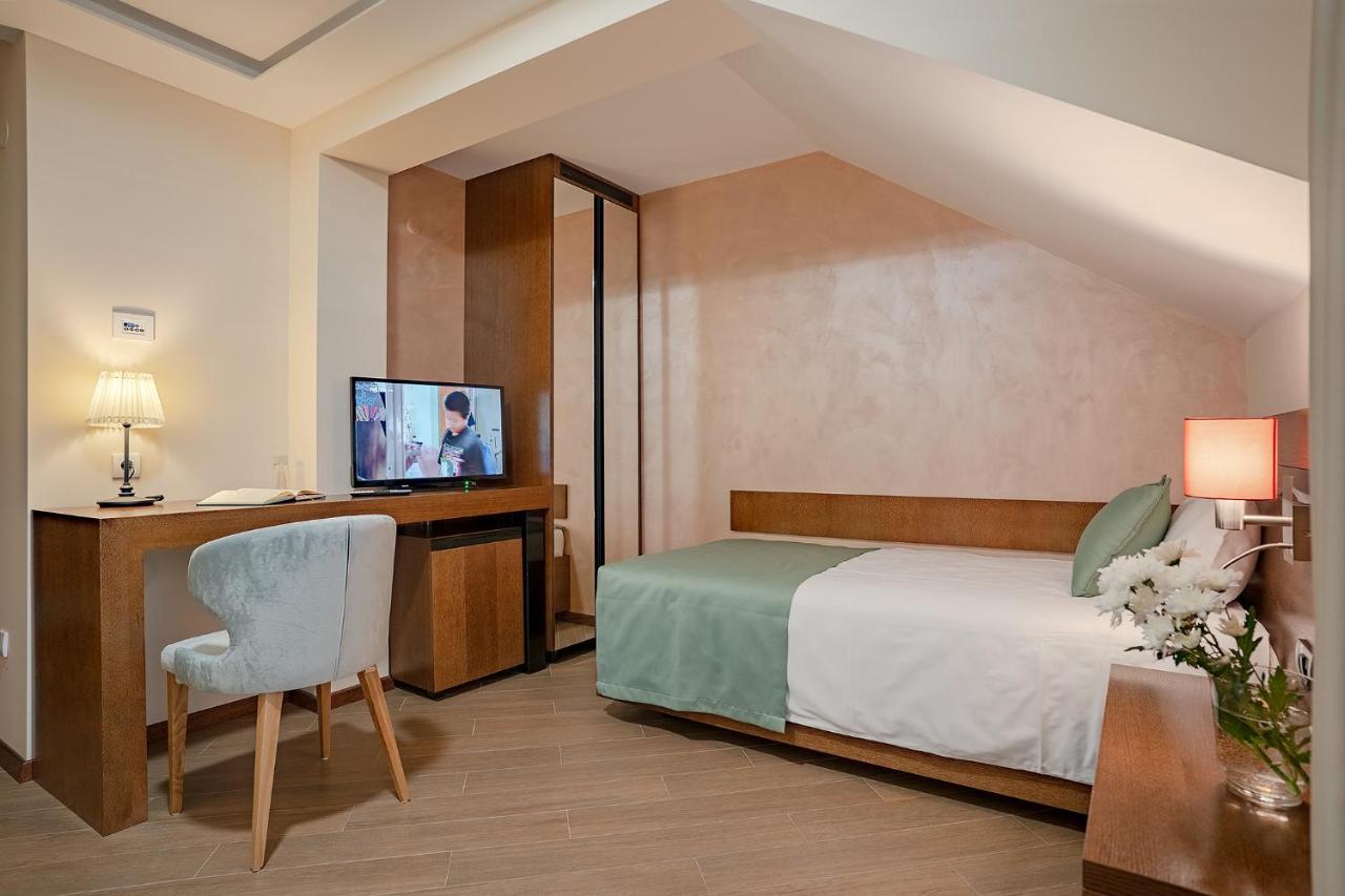 Rubicon Garni Hotel Kragujevac Buitenkant foto