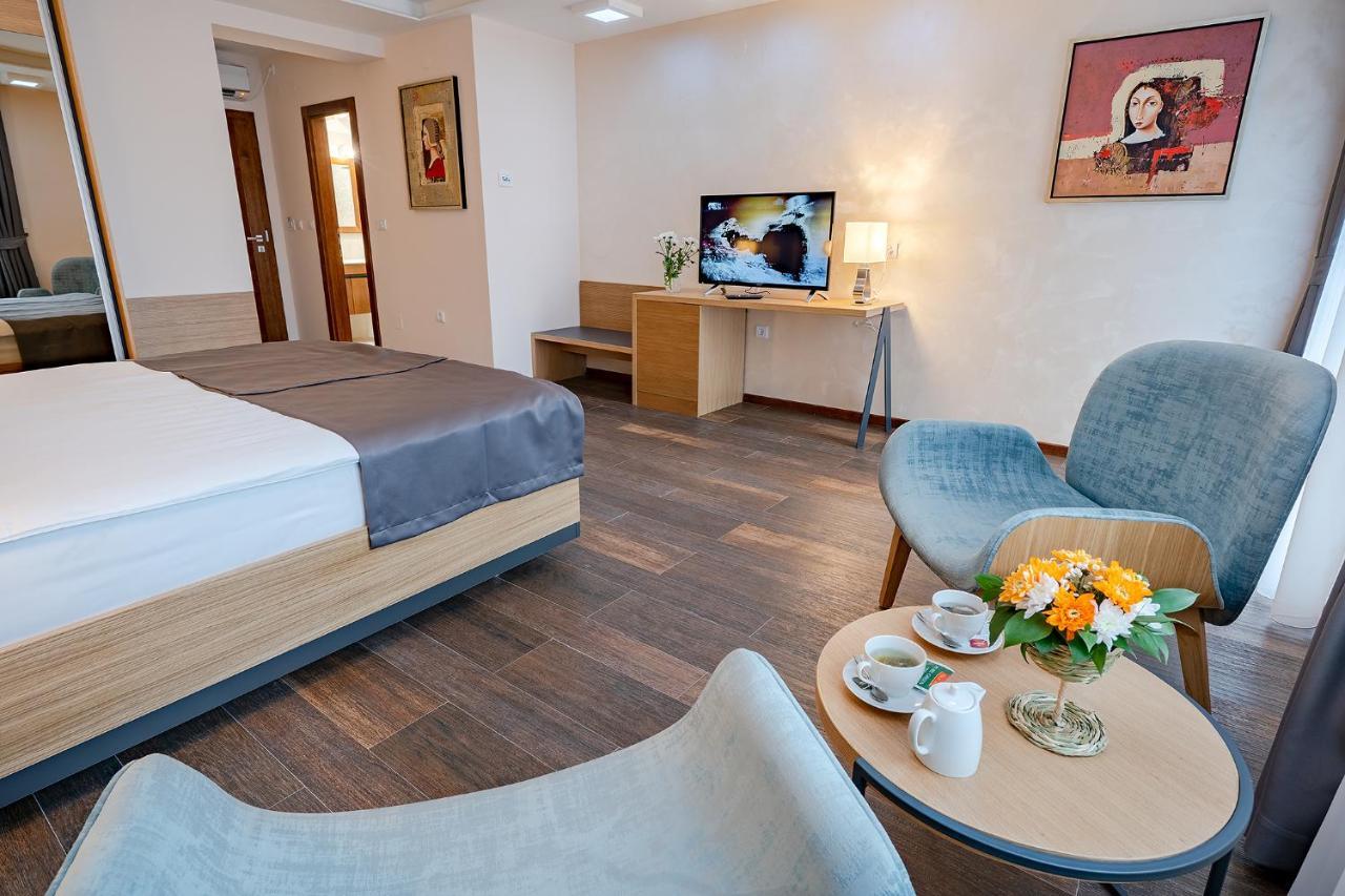 Rubicon Garni Hotel Kragujevac Buitenkant foto