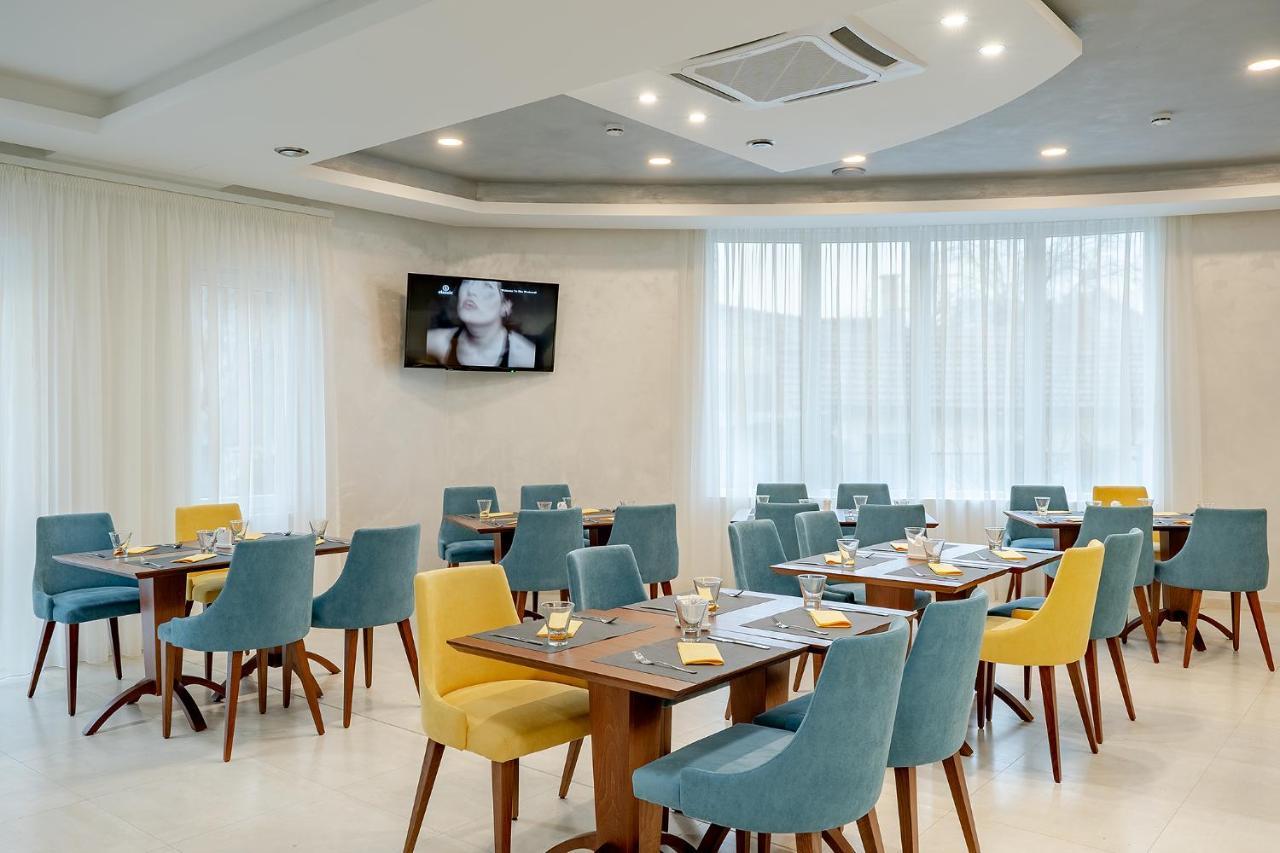 Rubicon Garni Hotel Kragujevac Buitenkant foto