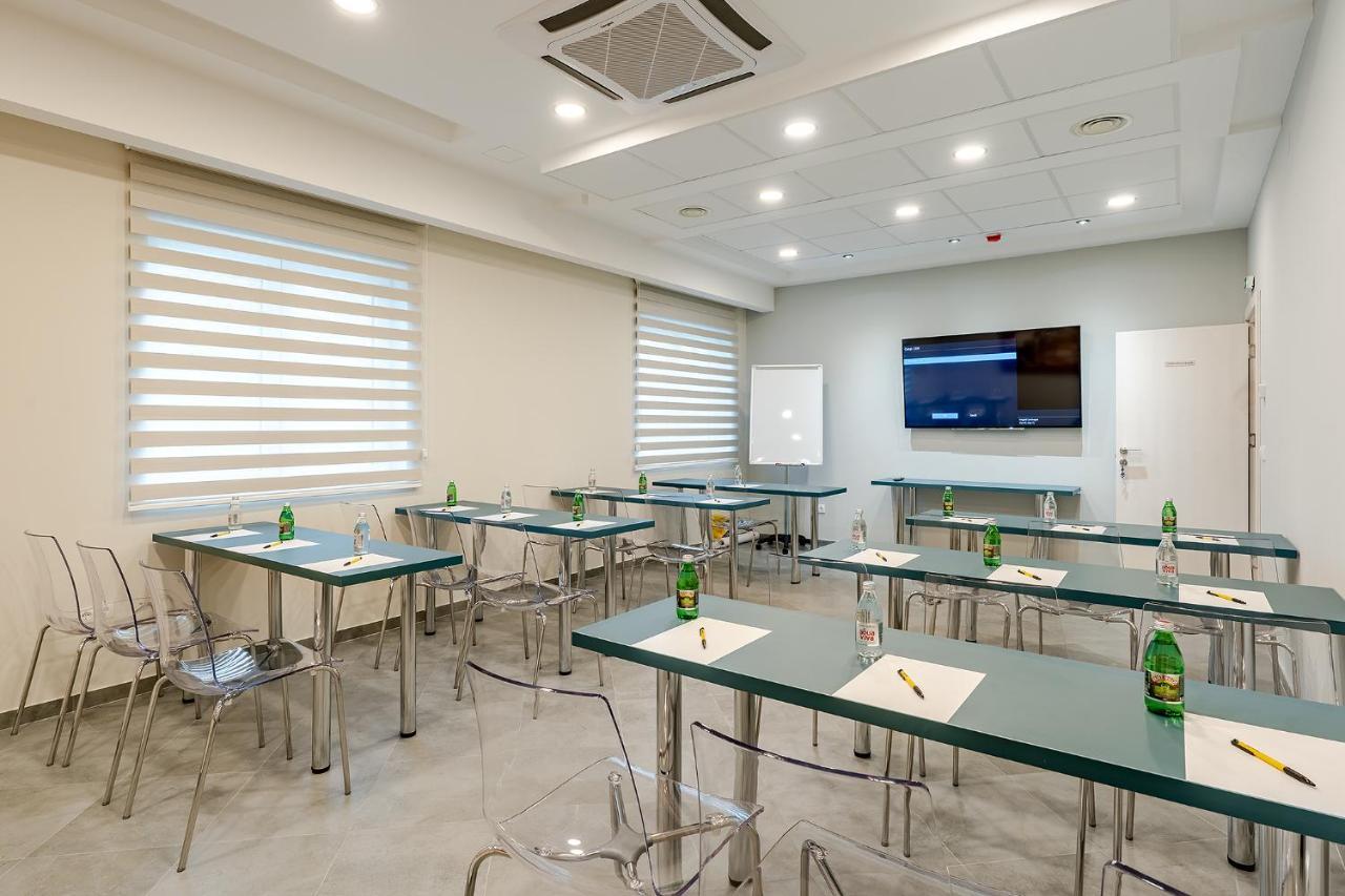 Rubicon Garni Hotel Kragujevac Buitenkant foto