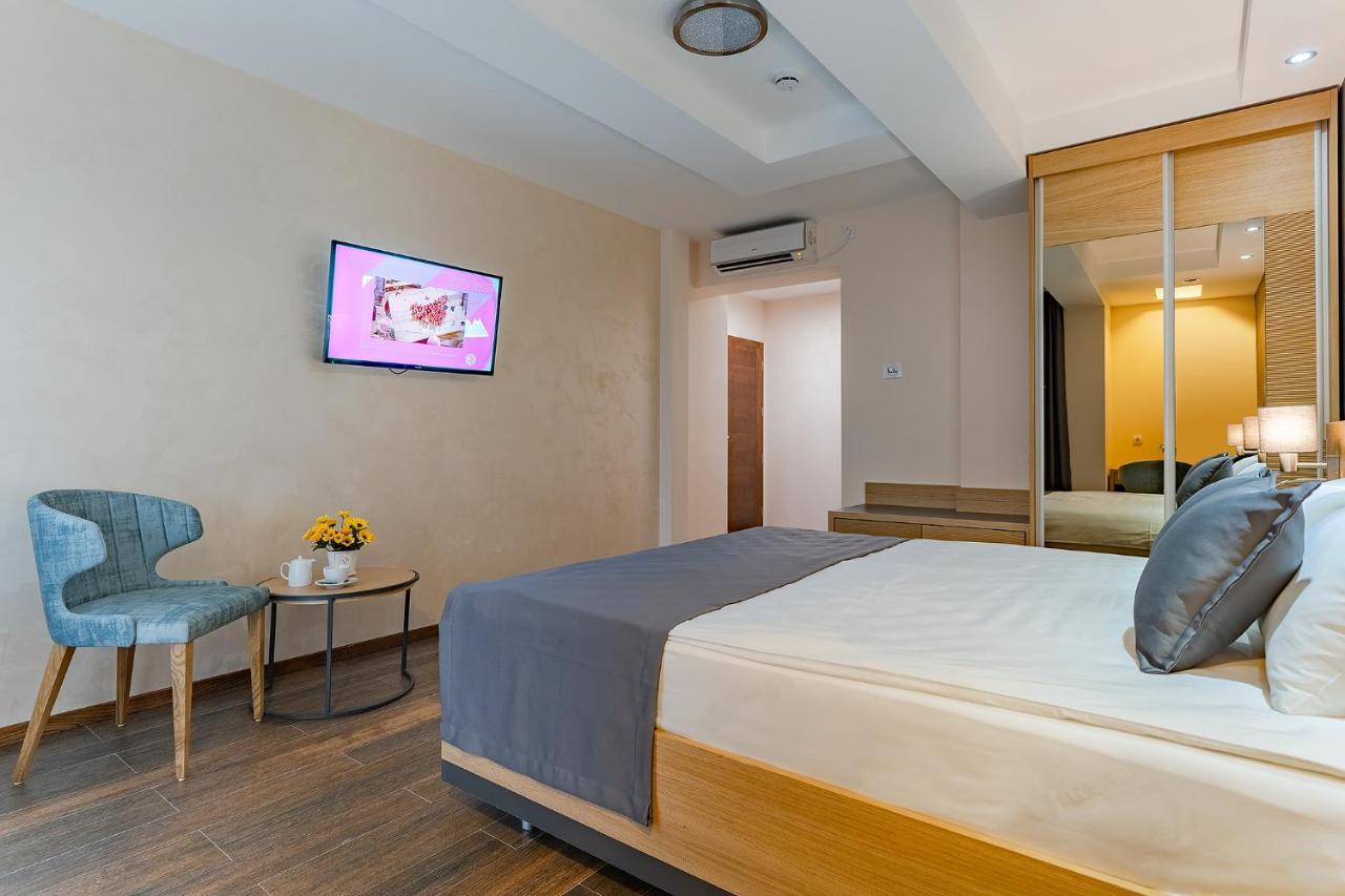 Rubicon Garni Hotel Kragujevac Buitenkant foto