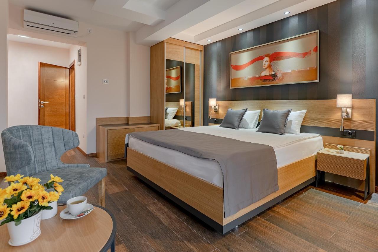 Rubicon Garni Hotel Kragujevac Buitenkant foto